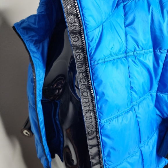 Calvin Klein Cropped Mock-Neck Puffer Vest - Picture 12 of 16